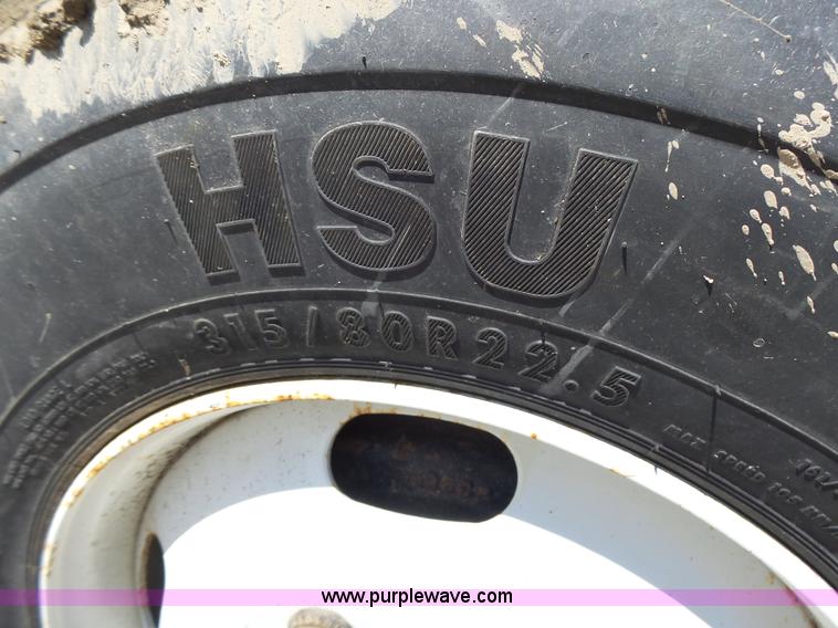 image for item L6061 2002 International 4900 dump truck