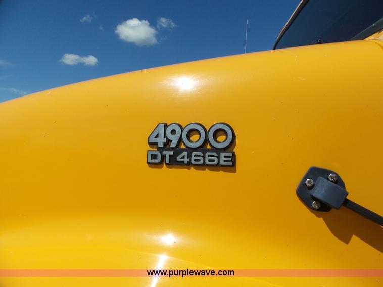 image for item L6061 2002 International 4900 dump truck