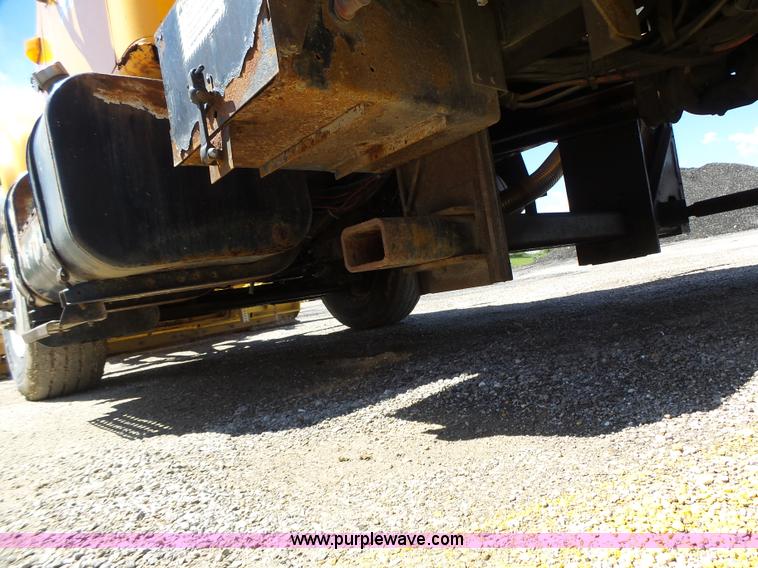image for item L6061 2002 International 4900 dump truck