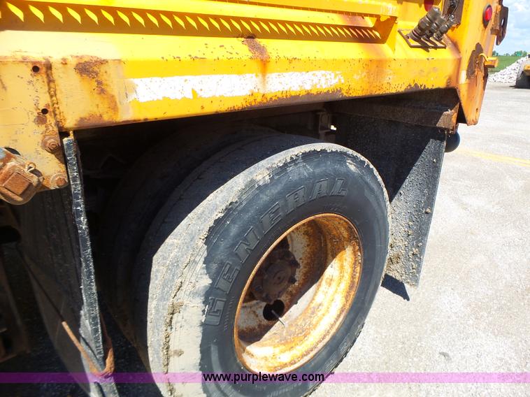 image for item L6061 2002 International 4900 dump truck