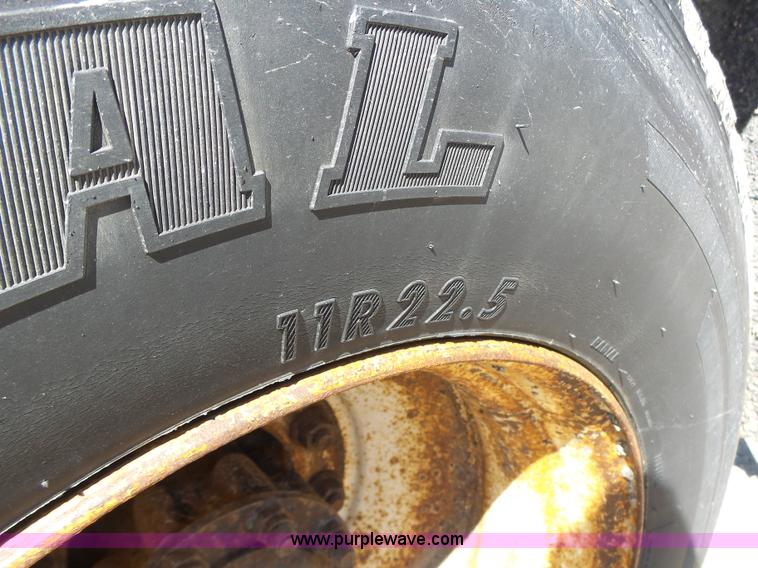 image for item L6061 2002 International 4900 dump truck