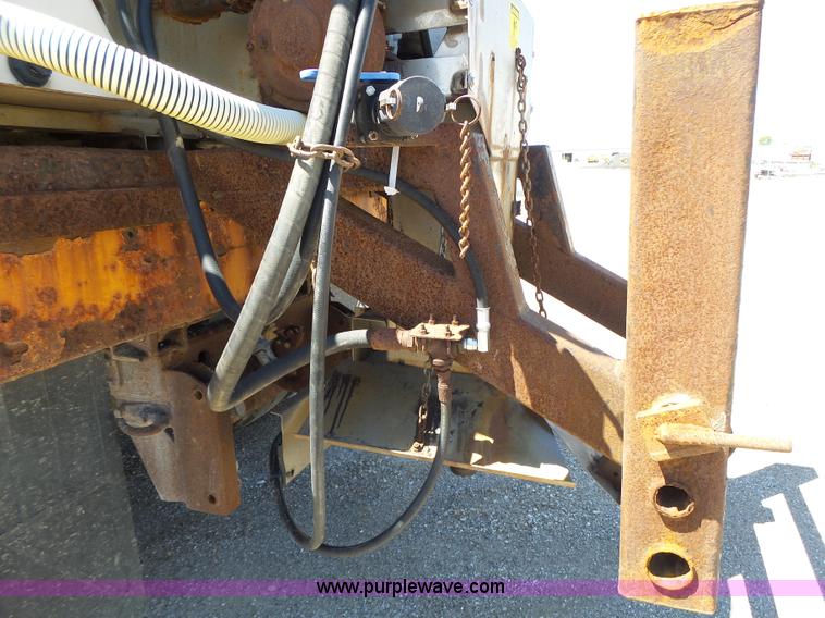 image for item L6061 2002 International 4900 dump truck