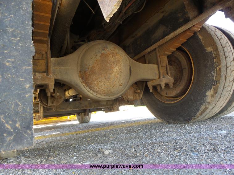 image for item L6061 2002 International 4900 dump truck
