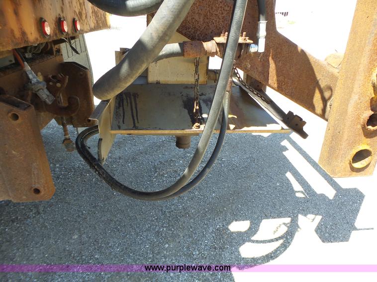 image for item L6061 2002 International 4900 dump truck