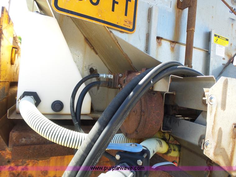 image for item L6061 2002 International 4900 dump truck