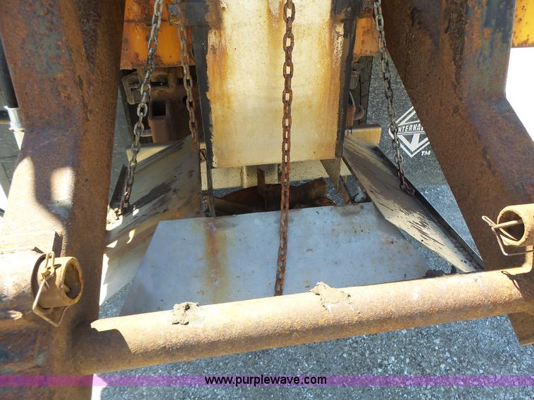 image for item L6061 2002 International 4900 dump truck