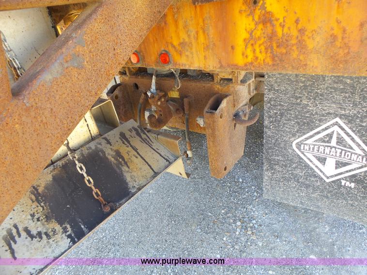 image for item L6061 2002 International 4900 dump truck