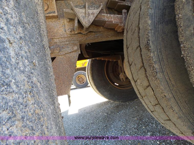 image for item L6061 2002 International 4900 dump truck