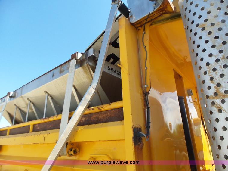 image for item L6061 2002 International 4900 dump truck