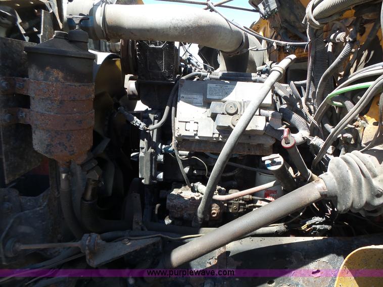 image for item L6061 2002 International 4900 dump truck