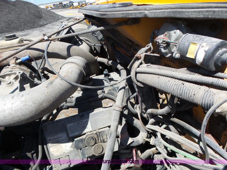 image for item L6061 2002 International 4900 dump truck