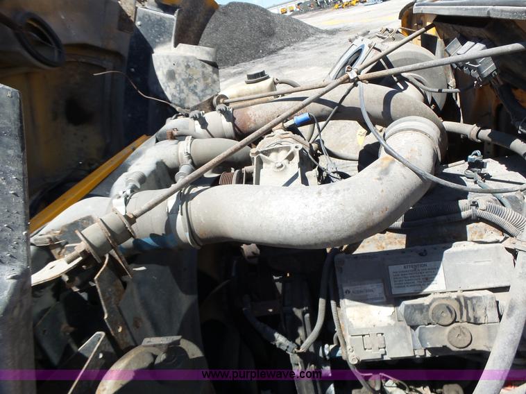 image for item L6061 2002 International 4900 dump truck