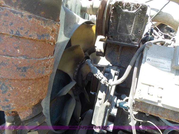 image for item L6061 2002 International 4900 dump truck