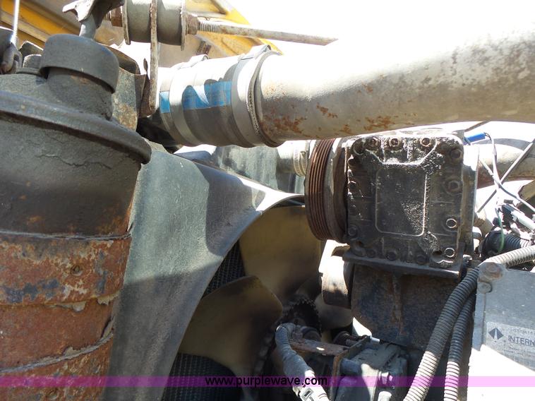 image for item L6061 2002 International 4900 dump truck