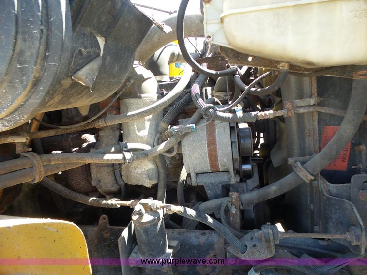 image for item L6061 2002 International 4900 dump truck