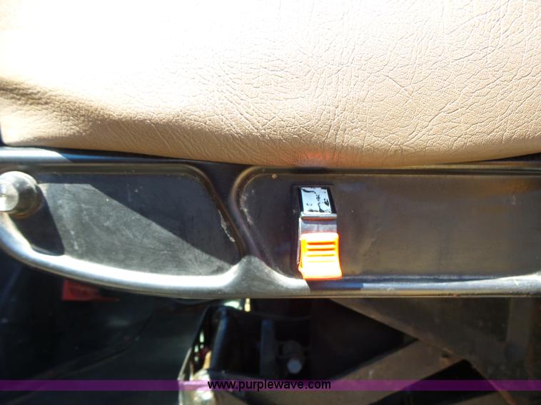 image for item L6061 2002 International 4900 dump truck