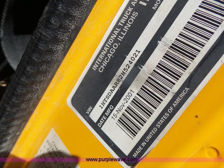 image for item L6061 2002 International 4900 dump truck