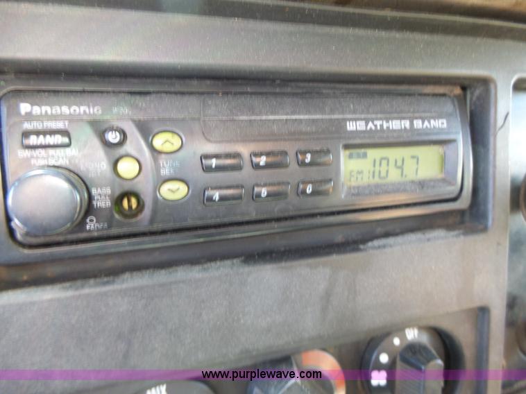 image for item L6061 2002 International 4900 dump truck