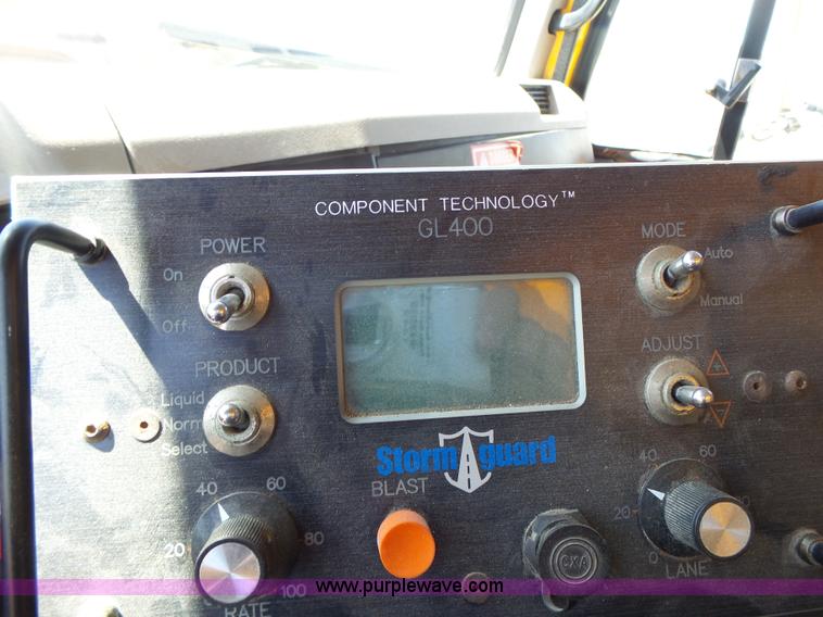 image for item L6061 2002 International 4900 dump truck