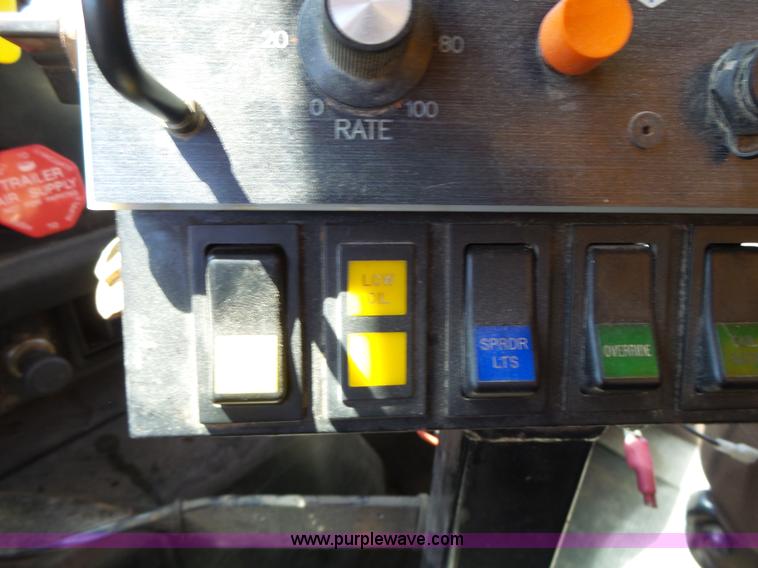 image for item L6061 2002 International 4900 dump truck