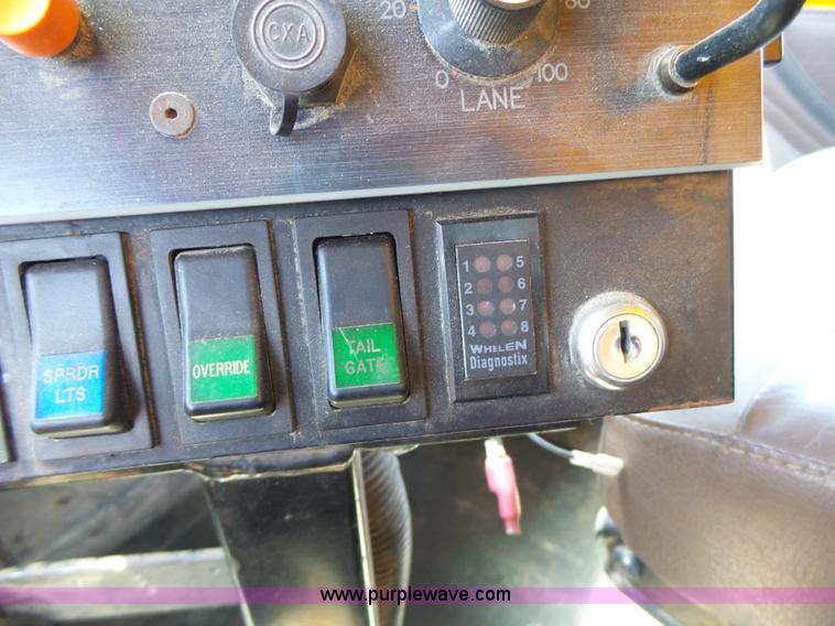 image for item L6061 2002 International 4900 dump truck