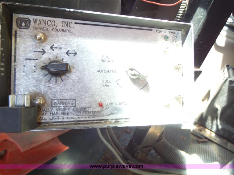 image for item L6061 2002 International 4900 dump truck