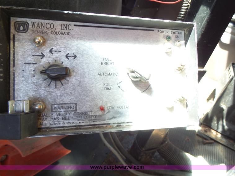 image for item L6061 2002 International 4900 dump truck