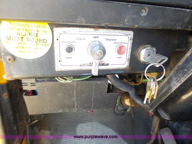 image for item L6061 2002 International 4900 dump truck