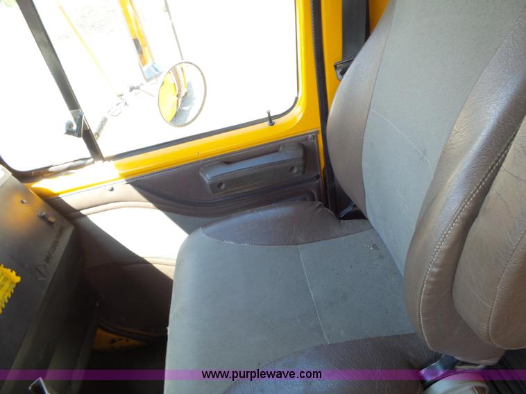 image for item L6061 2002 International 4900 dump truck