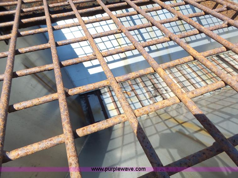 image for item L6061 2002 International 4900 dump truck