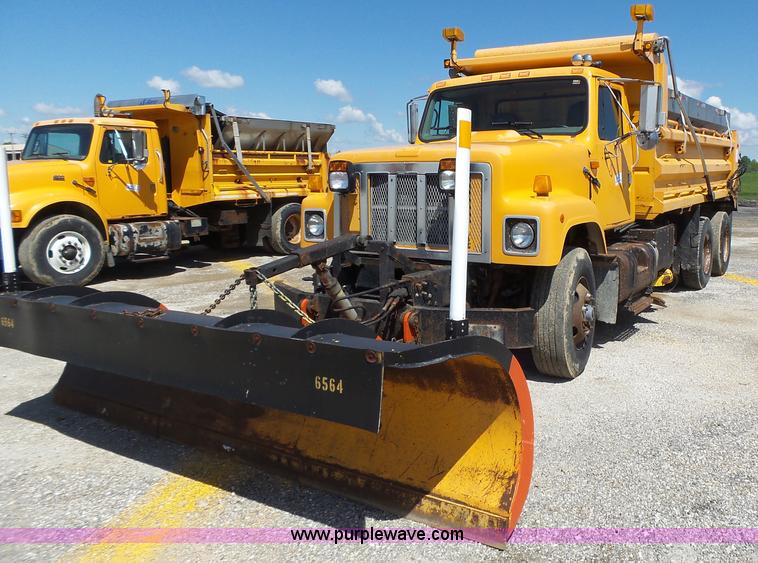 image for item L6062 2002 International F2554 dump truck