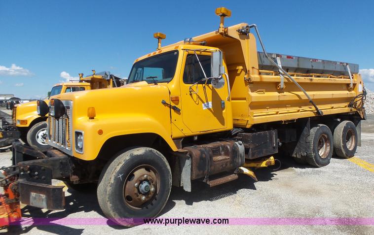 image for item L6062 2002 International F2554 dump truck