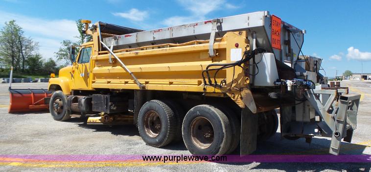image for item L6062 2002 International F2554 dump truck