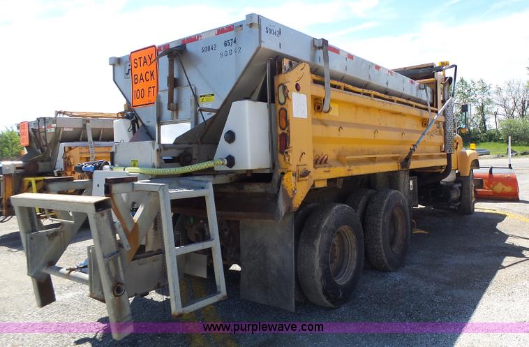 image for item L6062 2002 International F2554 dump truck