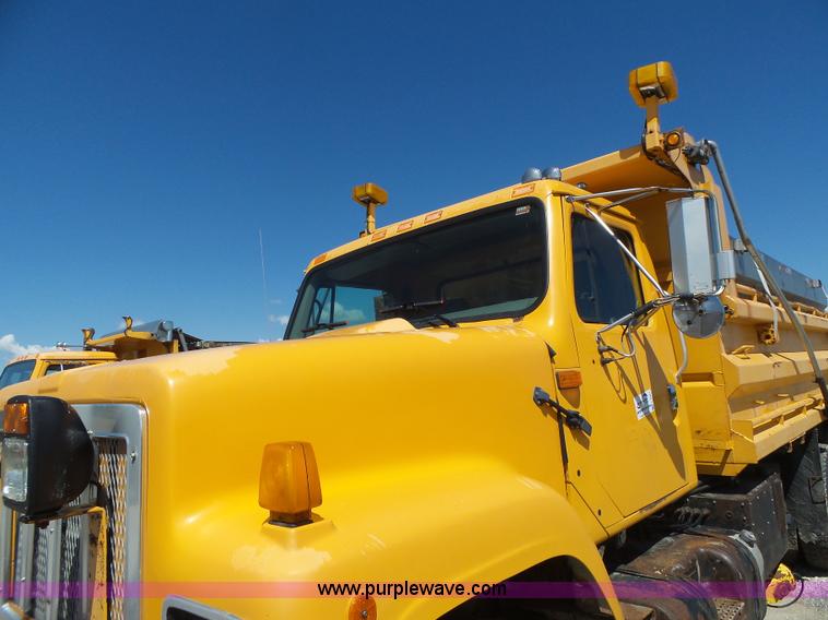 image for item L6062 2002 International F2554 dump truck