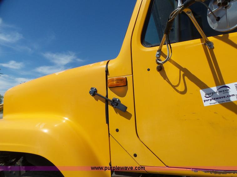 image for item L6062 2002 International F2554 dump truck