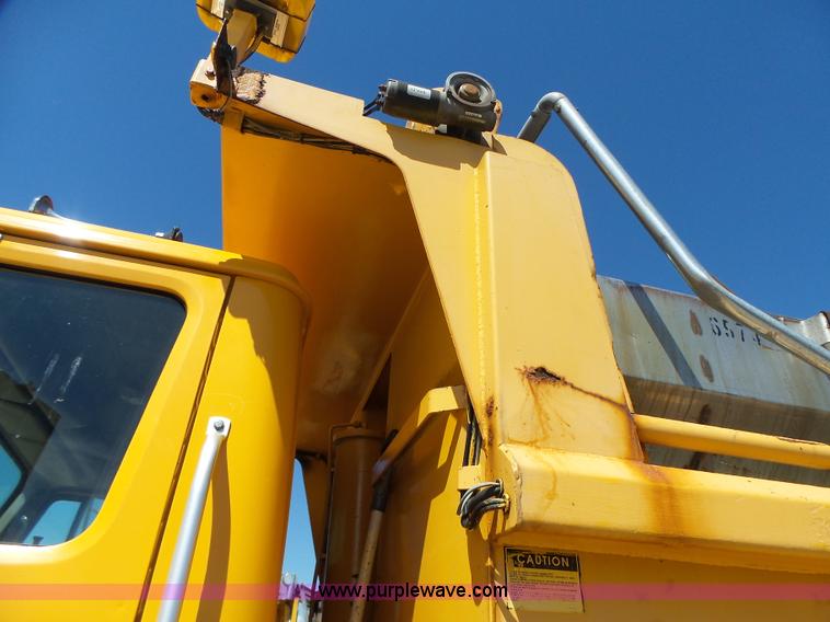 image for item L6062 2002 International F2554 dump truck