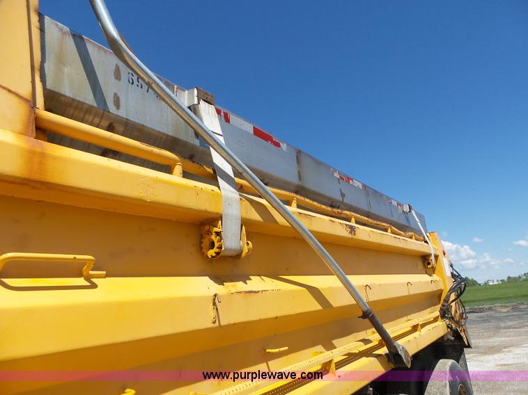 image for item L6062 2002 International F2554 dump truck