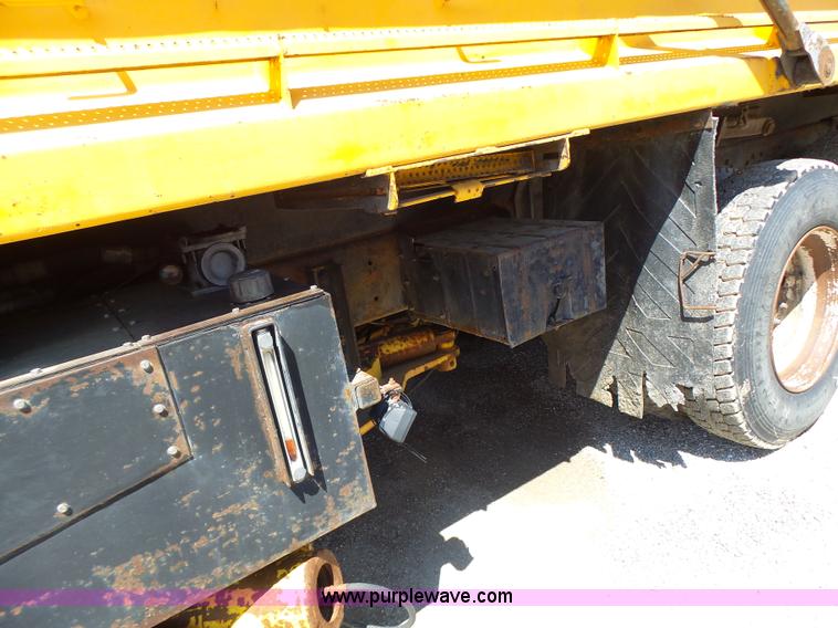 image for item L6062 2002 International F2554 dump truck