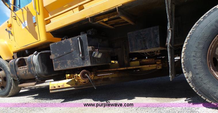 image for item L6062 2002 International F2554 dump truck