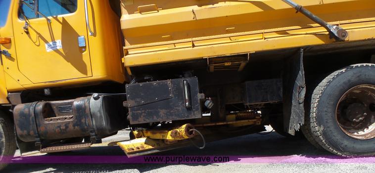 image for item L6062 2002 International F2554 dump truck
