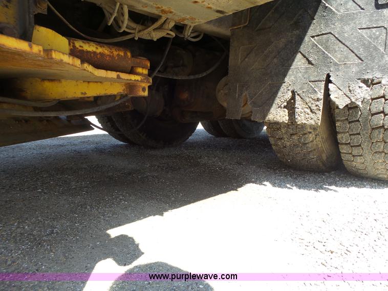 image for item L6062 2002 International F2554 dump truck