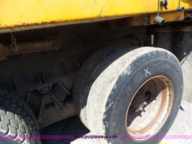 image for item L6062 2002 International F2554 dump truck