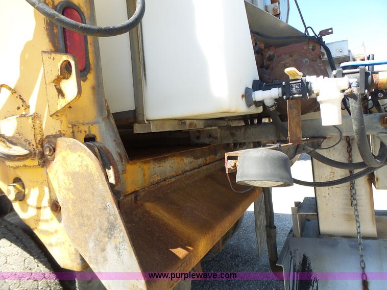 image for item L6062 2002 International F2554 dump truck