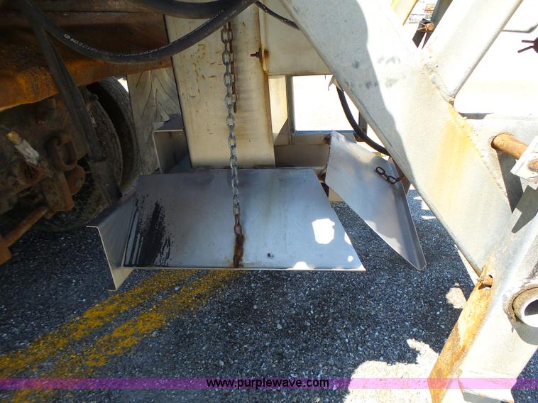 image for item L6062 2002 International F2554 dump truck