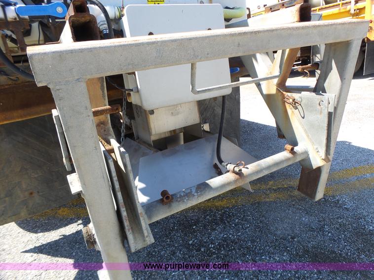 image for item L6062 2002 International F2554 dump truck