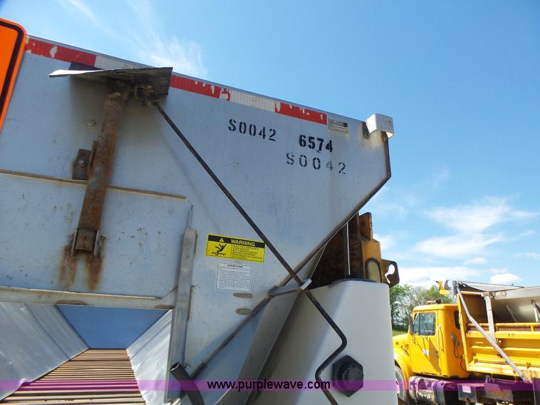 image for item L6062 2002 International F2554 dump truck