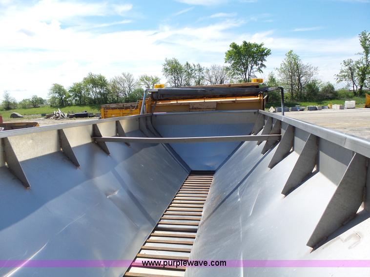 image for item L6062 2002 International F2554 dump truck