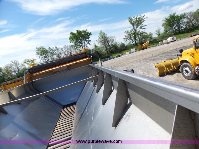 image for item L6062 2002 International F2554 dump truck