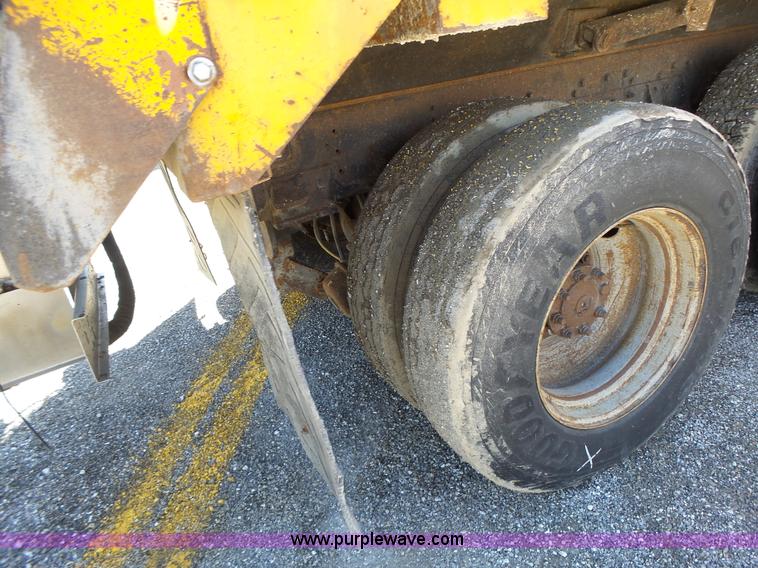 image for item L6062 2002 International F2554 dump truck